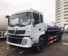 xe-phun-nuoc-tuoi-cay-rua-duong-13-khoi-dongfeng